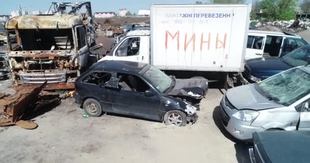 Technology Cemetery Abandoned Cars Civilians Evacuation City Bombing City Bucha — стоковое видео