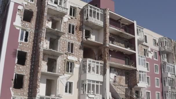 Vernietigd Residentieel Modern Huis Luchtaanval Oorlog Oekraïne Een Catastrofe Gaten — Stockvideo