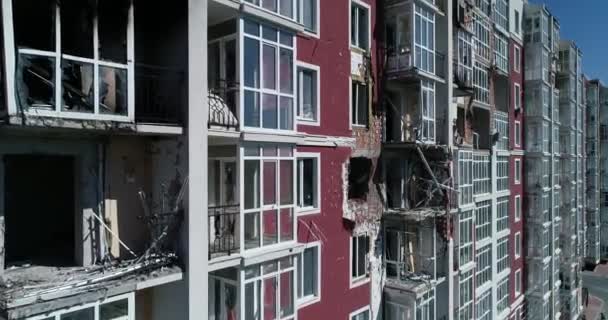 Zerstörtes Wohnhaus Nach Luftangriff Krieg Der Ukraine Katastrophe Löcher Den — Stockvideo
