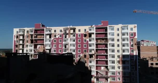 Elpusztította Modern Lakóházat Légitámadás Után Háború Ukrajnában Katasztrófa Lyukak Falban — Stock videók