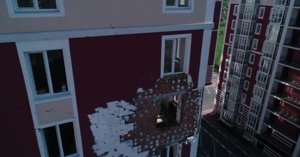 Destroyed Residential Modern House Air Attack War Ukraine Catastrophe Holes — Stockvideo