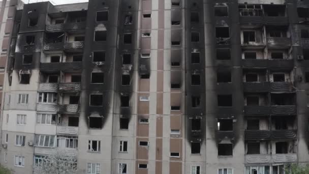 Beschadigde Residentiële Gebouw Stad Bucha Kiev Regio Tijdens Gevechten Russische — Stockvideo