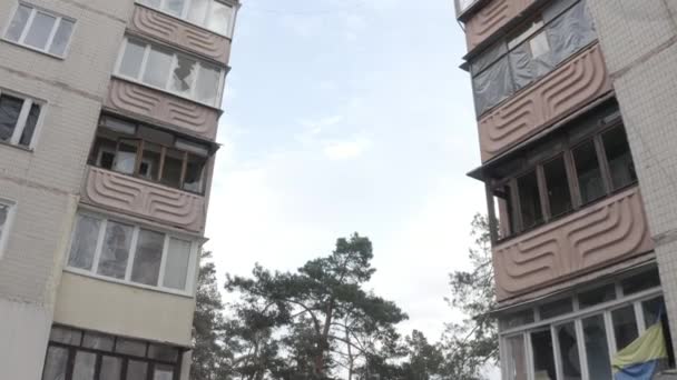 Damaged Residential Building Bucha City Kyiv Region Fighting Russian Attack — стокове відео