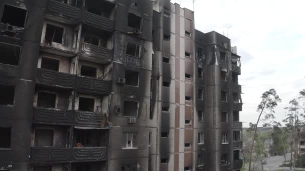 Damaged Residential Building Bucha City Kyiv Region Fighting Russian Attack — Vídeo de Stock