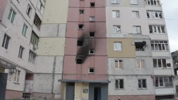 Damaged Residential Building Bucha City Kyiv Region Fighting Russian Attack — стокове відео