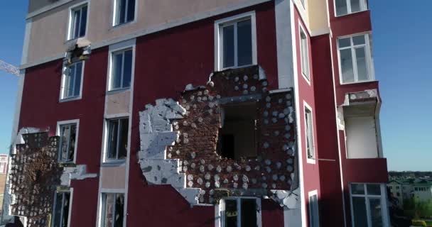 Zerstörtes Wohnhaus Nach Luftangriff Krieg Der Ukraine Katastrophe Löcher Den — Stockvideo