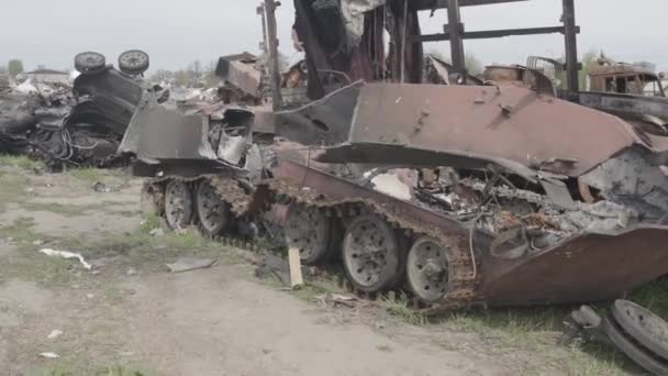 Burnt Military Equipment Missile Attack Abandoned Rusty Military Equipment City — Stockvideo