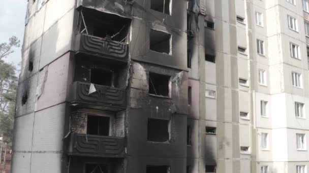 Edifício Residencial Danificado Cidade Bucha Região Kiev Durante Combates Após — Vídeo de Stock