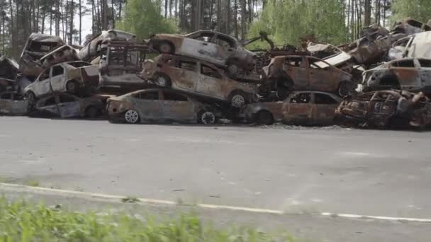 Consequences War Russia Peaceful City Kiev Capital Ukraine Destroyed Cars — Stockvideo