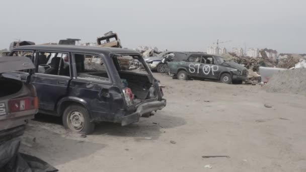 Cemetery Destroyed Cars Evacuation Inhabitants City Bucha Ukraine Grod Bucha — Stockvideo