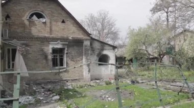 Hava saldırısından sonra bombalanmış bir apartman. Ukrayna 'da savaş. Mariupol.