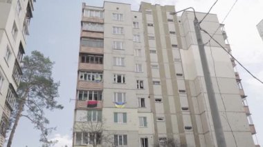 Hava saldırısından sonra bombalanmış bir apartman. Ukrayna 'da savaş. Mariupol.