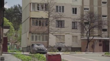Hava saldırısından sonra bombalanmış bir apartman. Ukrayna 'da savaş. Mariupol.