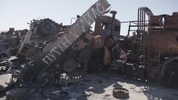 Burnt Military Equipment Missile Attack Abandoned Rusty Military Equipment City — Stockvideo