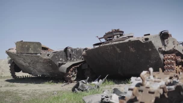 Burnt Military Equipment Missile Attack Abandoned Rusty Military Equipment City — Vídeo de Stock