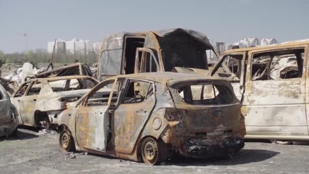 Consequences War Russia Peaceful City Kiev Capital Ukraine Destroyed Cars — стоковое видео