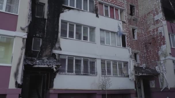 Damaged Residential Building Bucha City Kyiv Region Fighting Russian Attack — Stockvideo