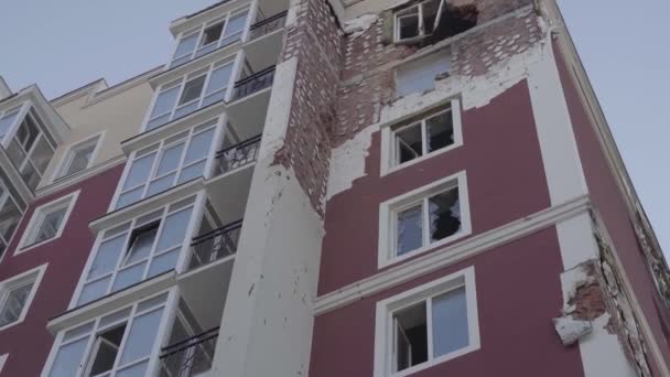 Damaged Residential Building Bucha City Kyiv Region Fighting Russian Attack — Vídeo de Stock
