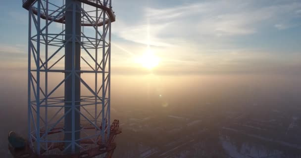 Πύργος Τηλεόρασης Κίεβο Στην Ομίχλη Τεράστια Κεραία Για Ραδιοφωνικές Και — Αρχείο Βίντεο