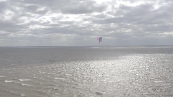 Atleten Rijden Kitesurfin Kiev Zee Zomer Winderig Weer Wedstrijd Gekleurde — Stockvideo