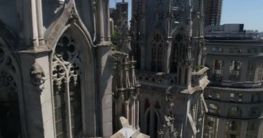 Ukrayna. Kyiv. İHA anten. Görüntü. Kyiv Ukrayna 'daki Aziz Nicolas Katolik Kilisesi anıtları. Yaz.