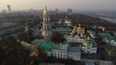 Ulusal Kyiv-Pechersk Tarihi Kültürel Koruma Alanı. Havadan. Ukrayna. Kyiv. Yaz. Gün batımı