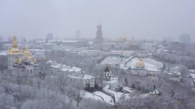Ulusal Kyiv-Pechersk Tarihi Kültürel Koruma Alanı. Havadan. Ukrayna. Kyiv. Kış