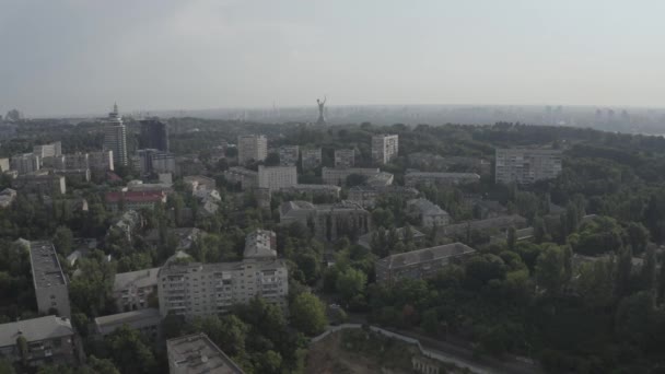 Eine Moderne Wohngegend Zentrum Von Kiew Wolkenkratzer Ukraine Sommermorgen Luftfahrt — Stockvideo