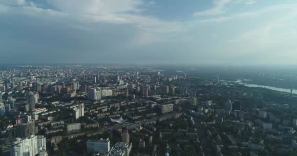 Een Moderne Woonwijk Het Centrum Van Kiev Wolkenkrabbers Oekraïne Zomer — Stockvideo