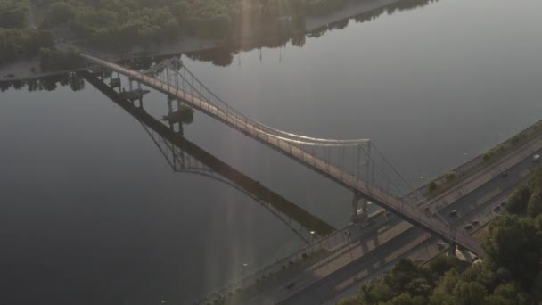 Пешеходный Мост Визитная Карточка Киева Современный Город Саммер Воздушный Украина — стоковое видео
