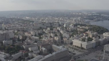 Kyiv şehir merkezinin genel planı. Ukrayna. Yaz. Havadan