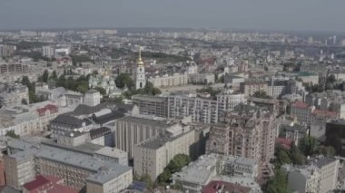 Aziz Sophia Katedrali. Mimari anıt. Sophia Meydanı, Kiev 'deki en eski ve merkezi meydanlardan biridir. Ukrayna. Havadan