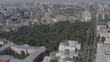 Kiev Ukrayna 'daki Taras Shevchenko Ulusal Üniversitesi kırmızı hava aracı görüntüsü. Yaz.