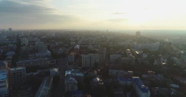 Kharkov şehir merkezi. Ukrayna. Şehrin panorama manzarası. Yaz. Hava fotoğrafçılığı. Şafak Tarih Merkezi. 