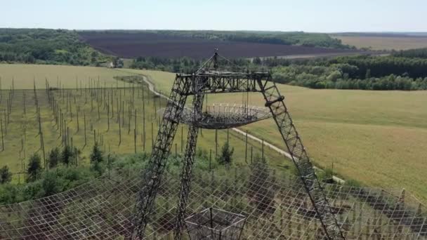 電離圏を研究するための放棄された駅 ウクライナのハルキウ州ジミヴ 空中だ 電離圏研究所 駅のプレート反射板 — ストック動画