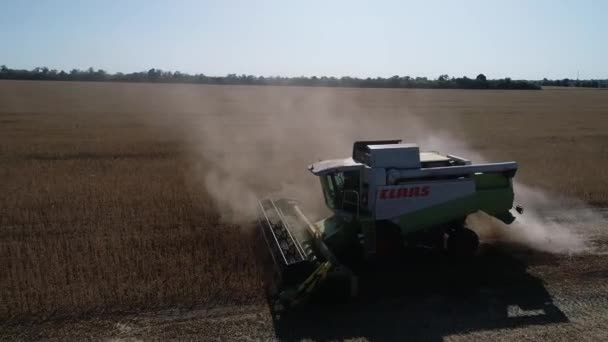 Sklizňový Stroj Sklizeň Pšeničných Polí Kombinovat Sklízecí Zemědělské Stroje Sklízející — Stock video