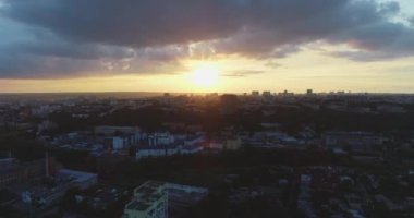 Kharkov şehir merkezi. Ukrayna. Şehrin panorama manzarası. Yaz. Hava fotoğrafçılığı. Şafak Tarih Merkezi. 