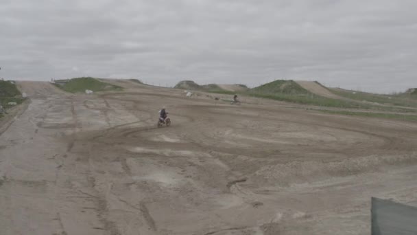 Ucrania Bucha 2021 Extreme Motocross Rider Racing Montar Bicicleta Enduro — Vídeo de stock