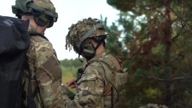 İHA 'lı Ukraynalı izciler göreve gidiyorlar. Ukrayna 'da savaş. Donetsk istikameti. NATO askerleri.