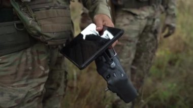 İHA 'lı Ukraynalı izciler göreve gidiyorlar. Ukrayna 'da savaş. Mariupol istikameti. NATO askerleri.