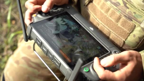 Ukraińscy Zwiadowcy Szukają Pozycji Wroga Pomocą Drona Wojna Ukrainie Wojska — Wideo stockowe
