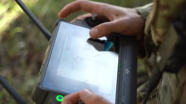 Ukrainische Späher Suchen Mit Hilfe Einer Drohne Nach Stellungen Des — Stockvideo