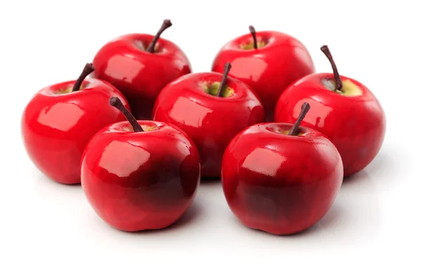 Een set van zeven rode kunststof appels — Stockfoto