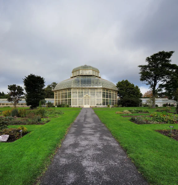 Main glasshouse of The National Botanic Gardens in Dublin, Ireland — Stock Photo, Image