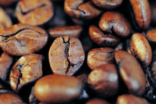En hög med kaffebönor — Stockfoto