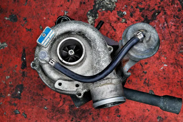 Old worn out turbocharger of a turbo diesel engine — Stock Photo, Image