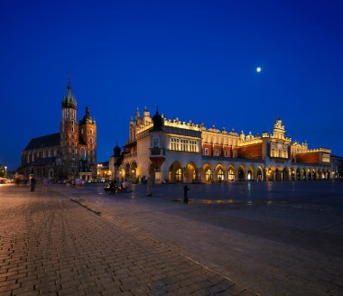 Krakow, Polonya pazarı Meydanı gece görünümü