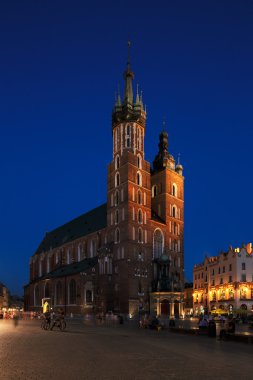 Krakow, Polonya pazarı Meydanı gece görünümü