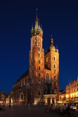 Krakow, Polonya pazarı Meydanı gece görünümü