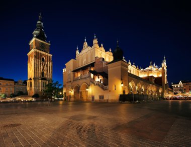 Krakow, Polonya pazarı Meydanı gece görünümü